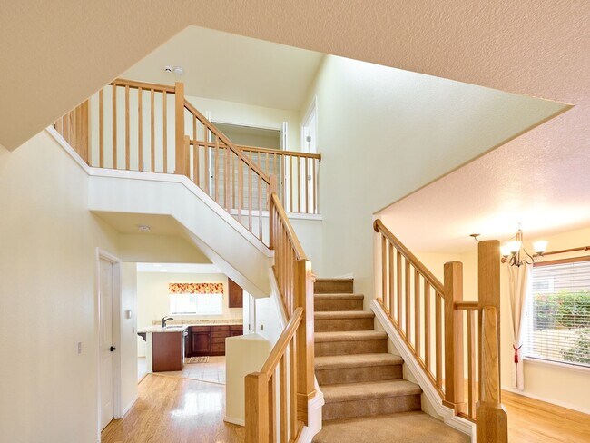 Building Photo - 643 Meadowbrook Ln