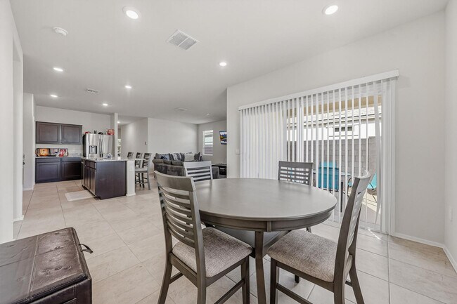 Building Photo - 25285 N 185th Ave