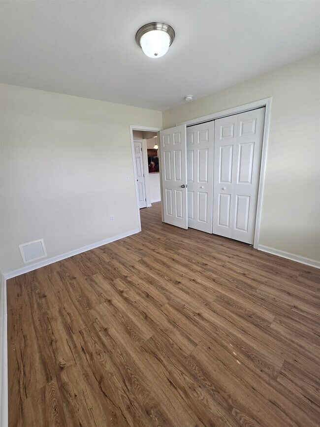 Building Photo - 1328 Valor Rd