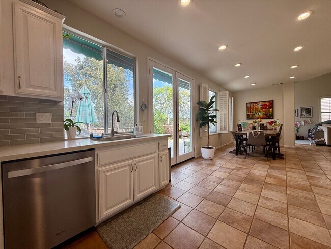 Building Photo - Spectacular Home in the Heart of Encinitas