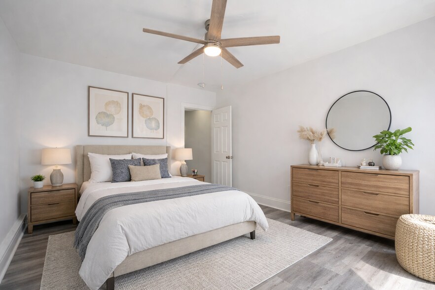 Building Photo - 120 Perry St