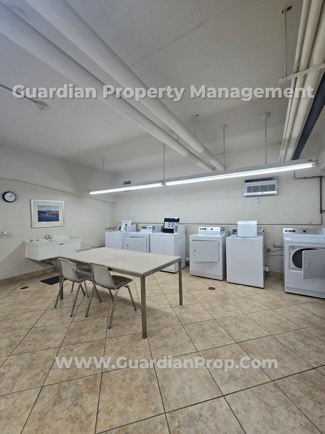 Building Photo - Dean Parkway  2bd-2ba Condo, Hardwood Floo...