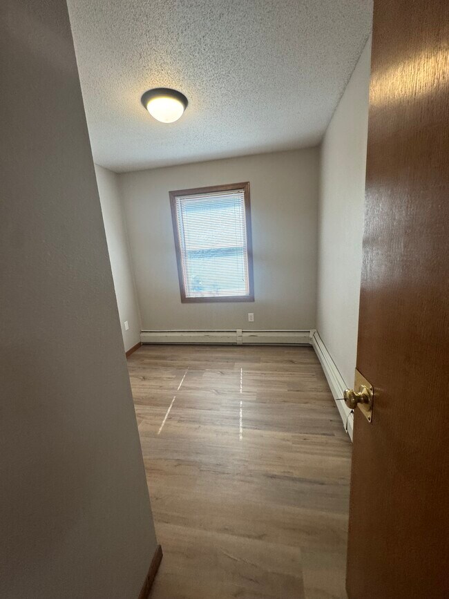 Building Photo - 314 W 4th St