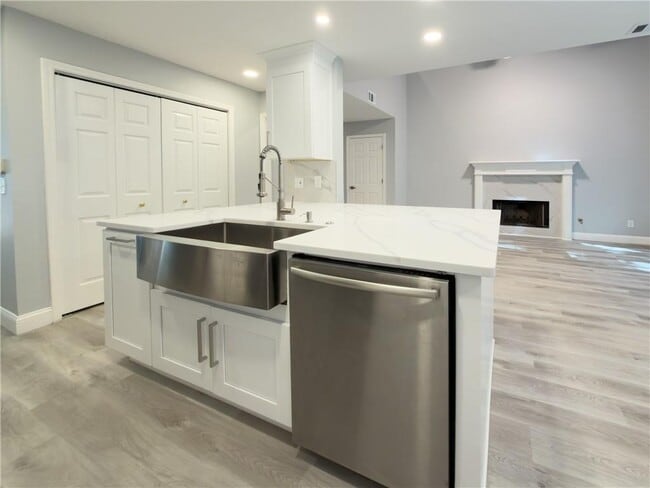 Building Photo - 528 Parkstone Ln