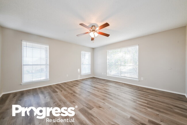 Building Photo - 2843 Red Oak Dr