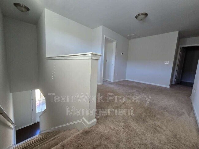 Building Photo - 454 Zenith Blvd