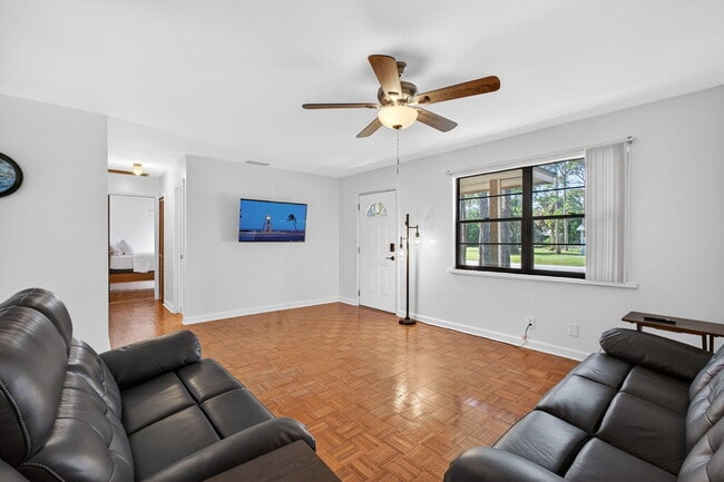 Building Photo - 6012 Hickory Dr