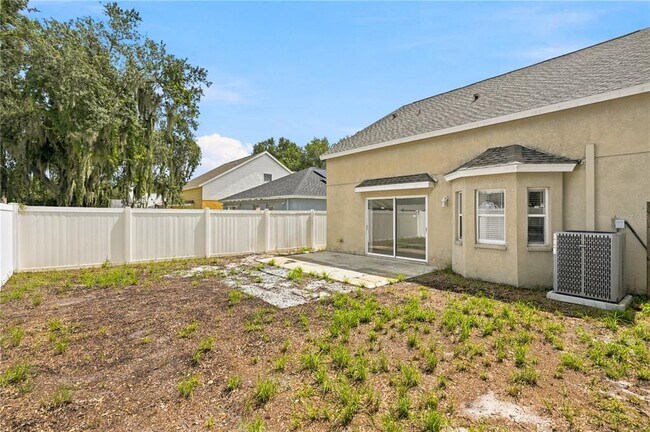 Building Photo - 10215 Lakeside Vista Dr