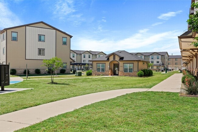 Building Photo - 12603 Telge Rd