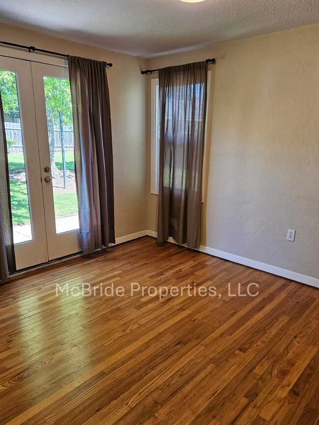 Building Photo - 260 N Knights Bridge Rd