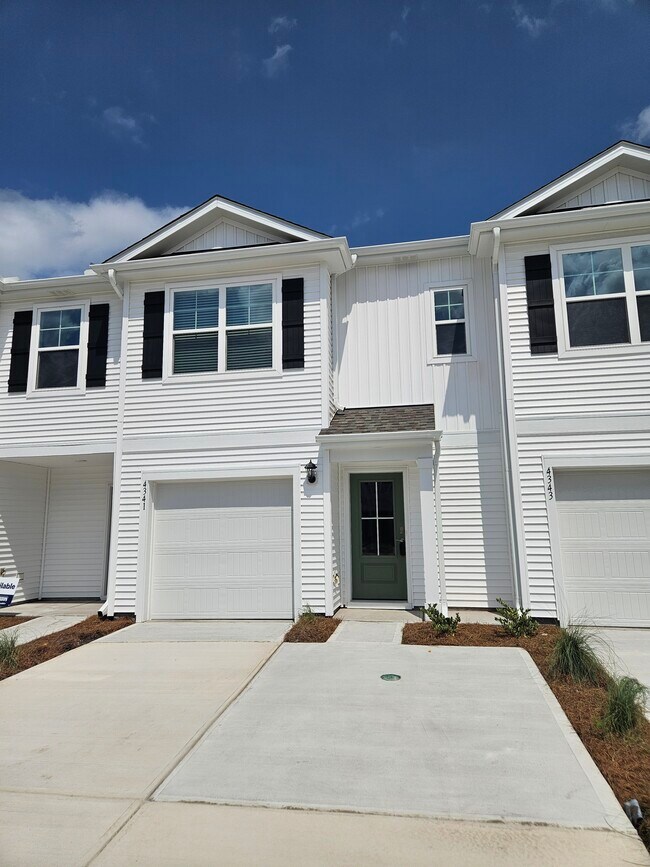 Building Photo - 4341 Majesty Dr
