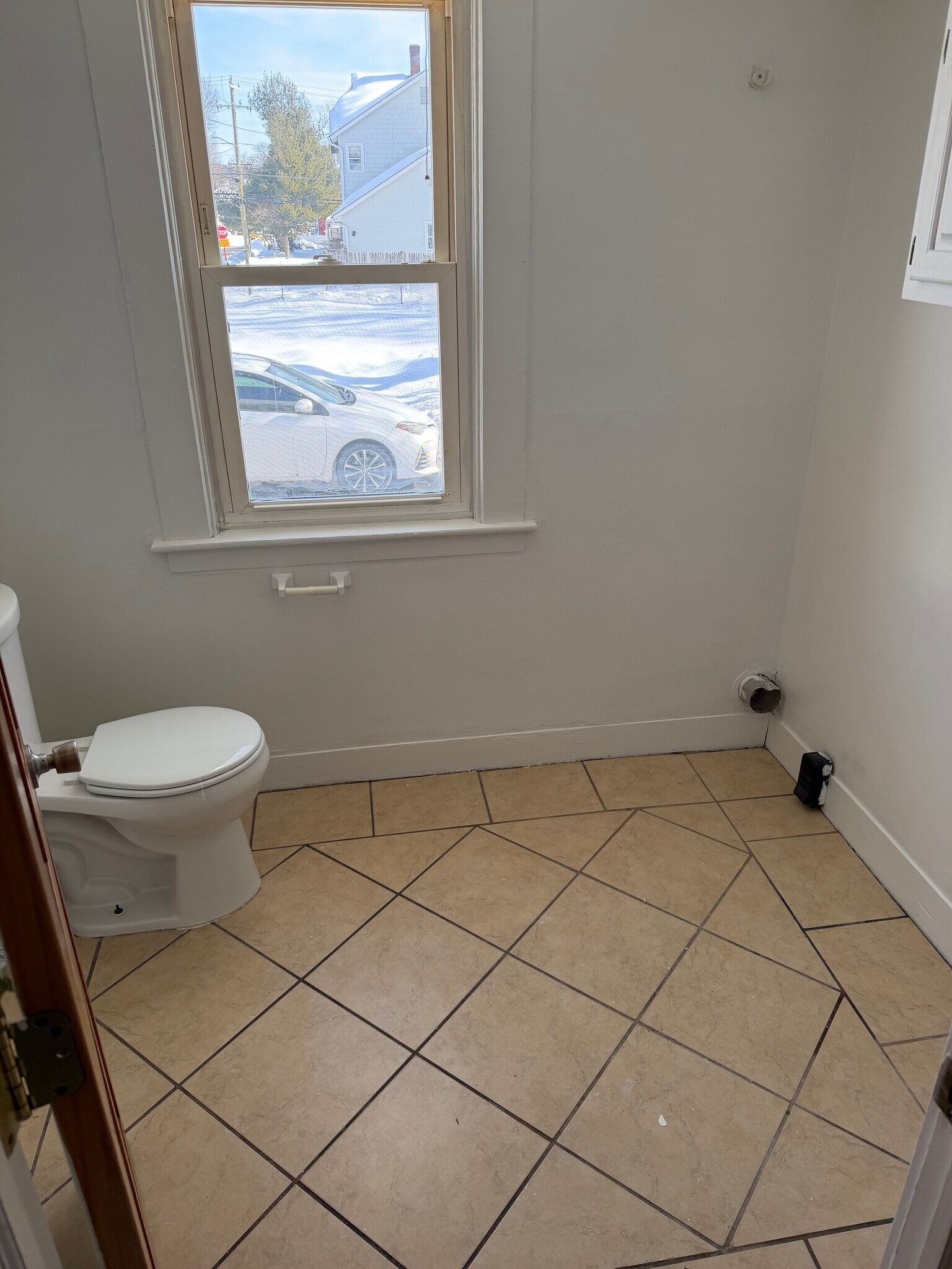 half bath - 71 Foster St