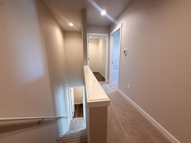Building Photo - 356 SE Shetterly Dr