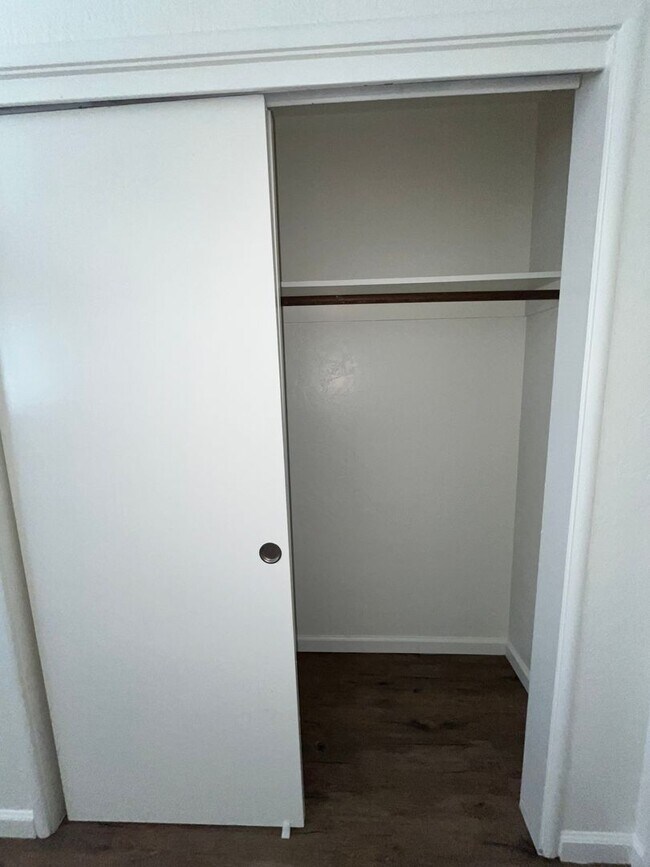Building Photo - 4061