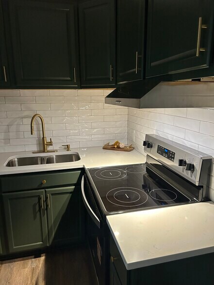 Building Photo - 203 E 35th St