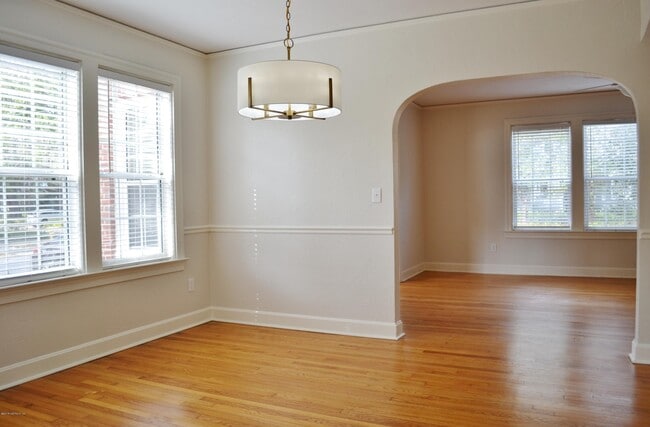 Building Photo - 2264 Myra St