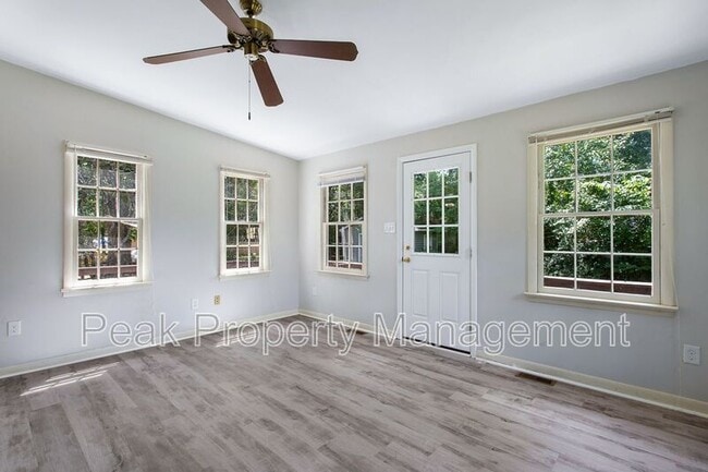Building Photo - 1407 Northbury Ave