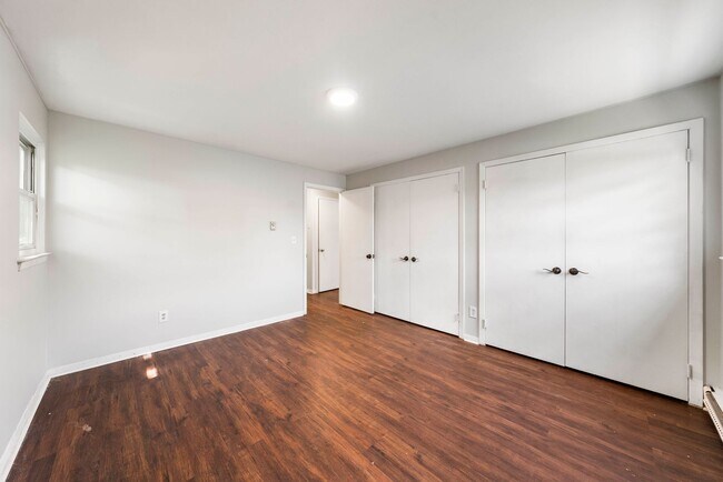 Building Photo - Spacious five bedroom home
