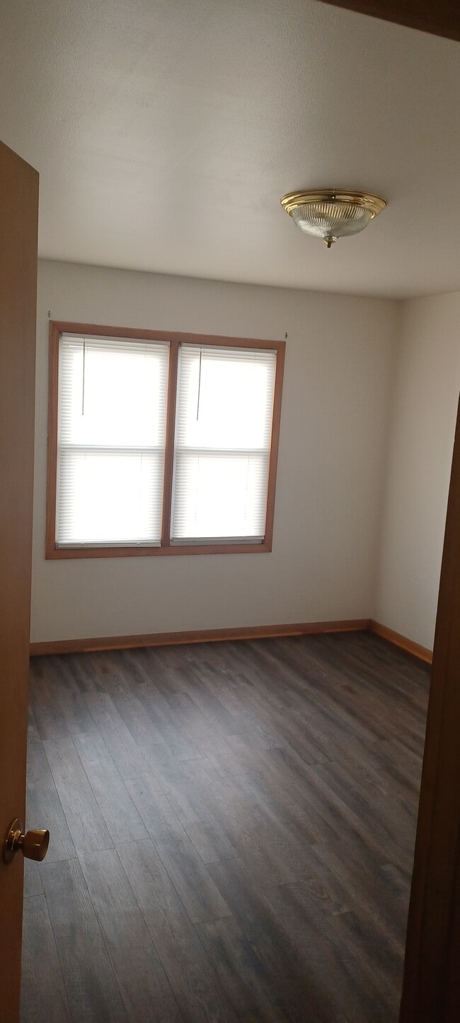 Building Photo - 5620 W Beloit Rd