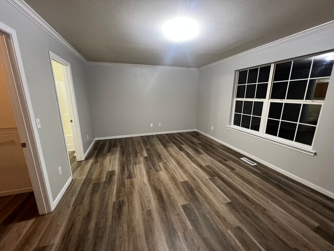 Building Photo - 716 Woodside Creek Dr