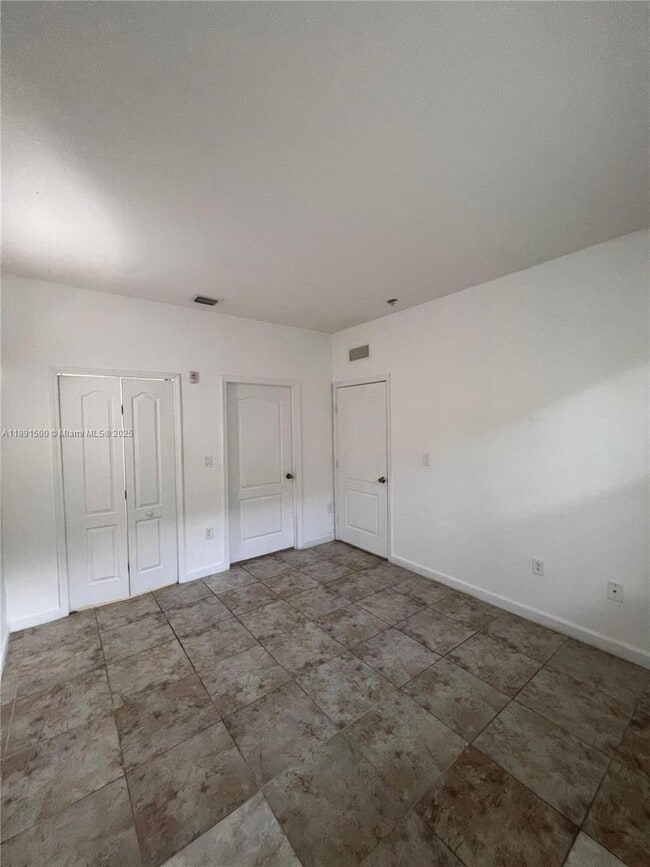 Building Photo - 1666 SE 27th Ct
