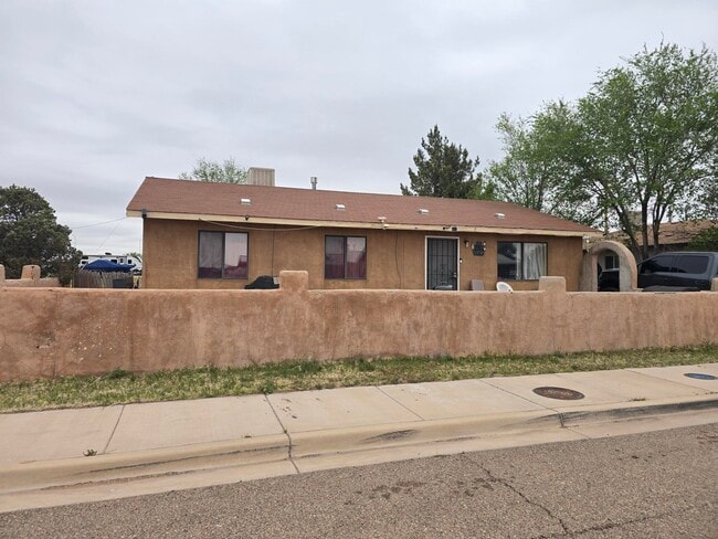 Building Photo - 409 River Rd