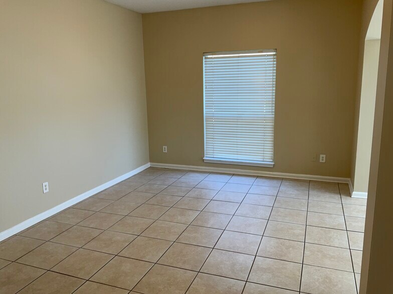 Building Photo - 1982 Protection Pt