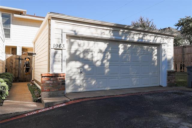 Building Photo - 1963 Shorewood Dr