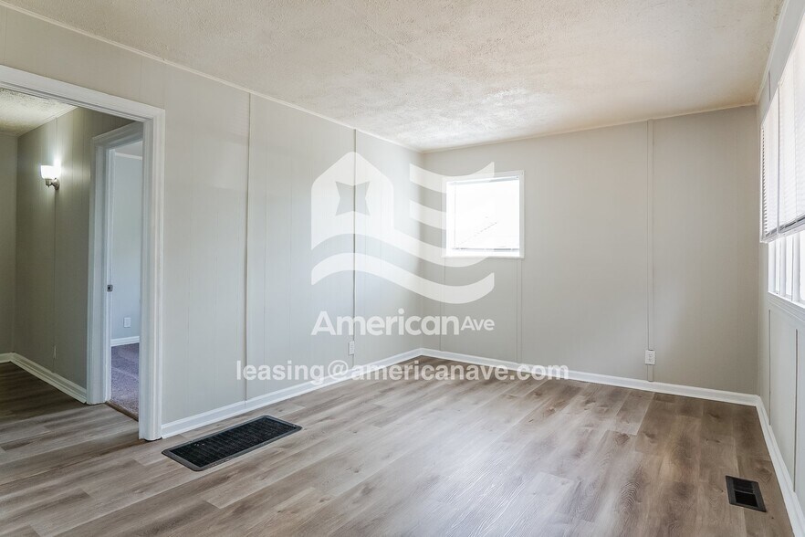 Building Photo - 1405 18th Pl SW