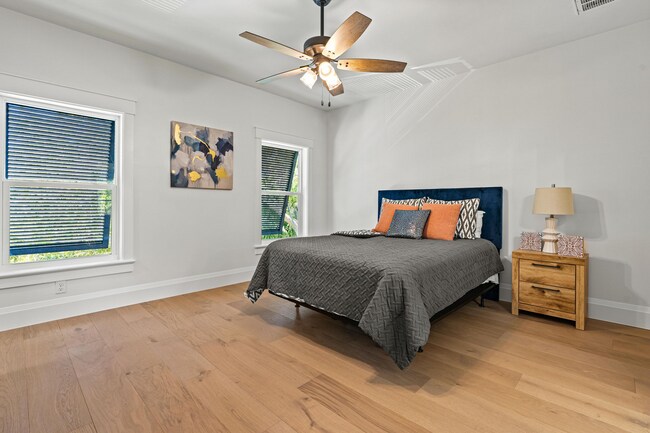 Building Photo - 202 NE 2nd Ave