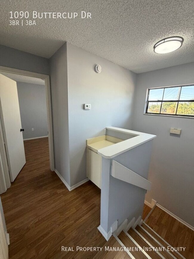 Building Photo - 1090 Buttercup Dr