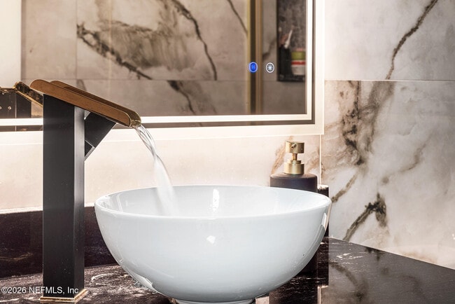 Building Photo - 8880 Old Kings Rd S