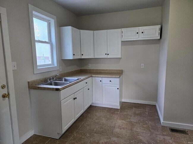 Building Photo - 3225 Dinnen Ave