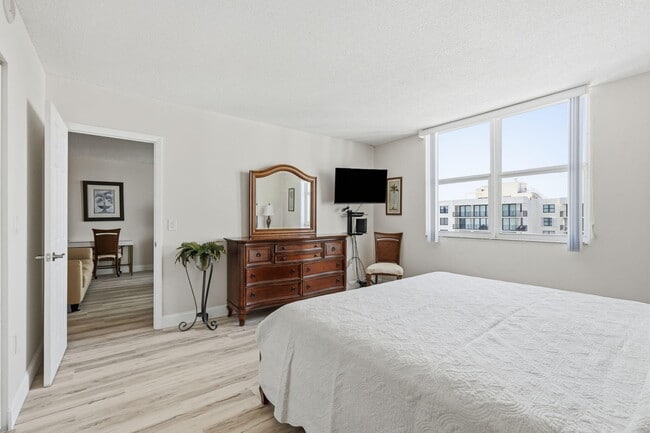 Building Photo - 3450 S Ocean Blvd