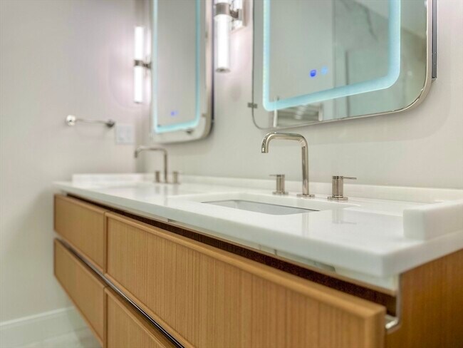 Building Photo - 144 Worcester St