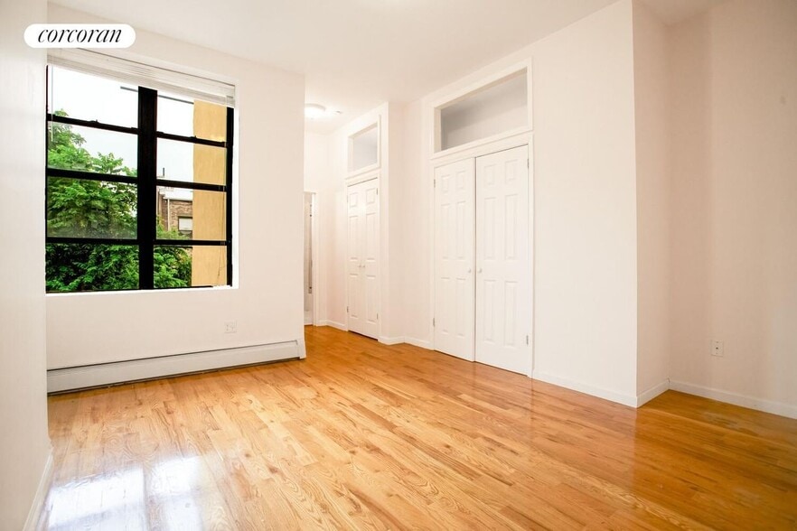 Building Photo - 194 Vernon Ave