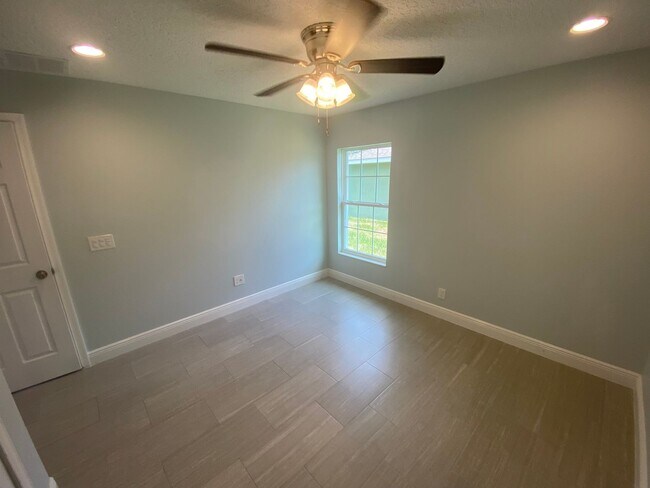 Building Photo - Beautiful, Newer Constructed, Unfurnished, Family Friendly, ANNUAL LEASE In Summerfield