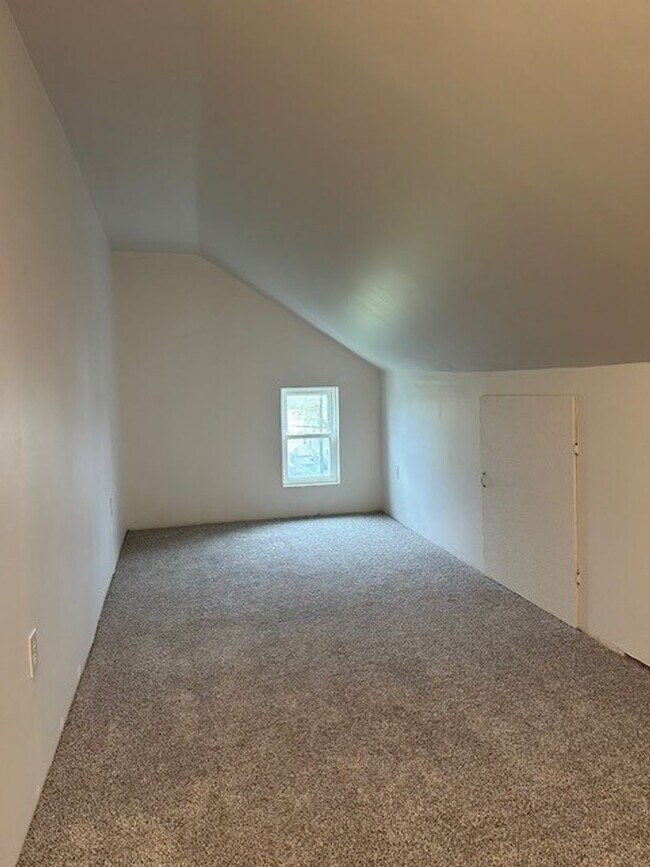 Building Photo - Palmyra School District 2 Bedroom 1.5 Bath...