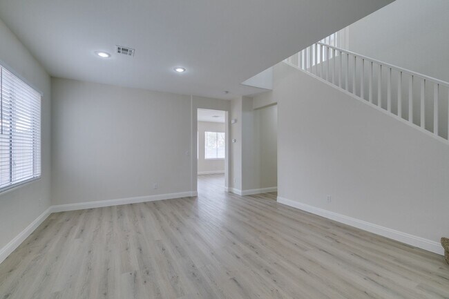 Building Photo - Charming 4 Bedroom, 3 Bathroom Home Near S...