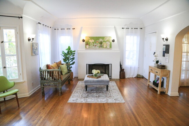 Building Photo - 601 S Sweetzer Ave