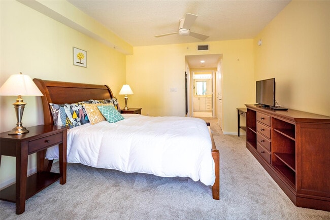 Building Photo - 401 SW 4th Ave