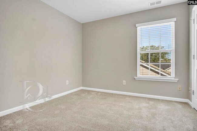 Building Photo - 211 Pinebluff Ct