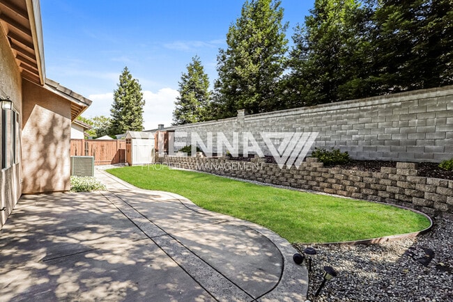 Building Photo - 440 Crestfield Cir
