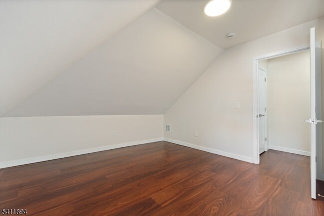 Building Photo - 824 George St