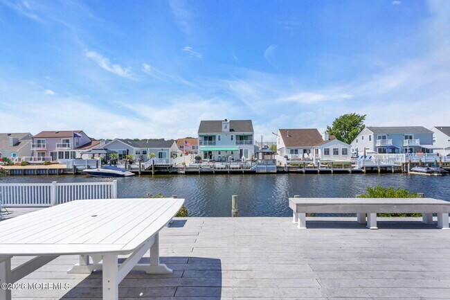 Building Photo - 90 Spinnaker Ct