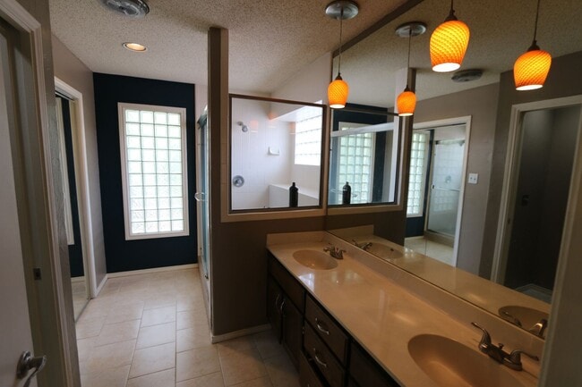 Building Photo - 25114 Summit Creek