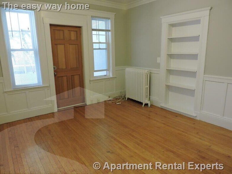 Building Photo - 8 Forest St