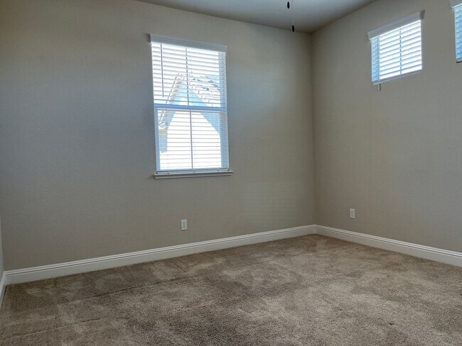 Building Photo - 10833 Portico Cir