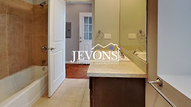 Building Photo - Discover this charming ADU near Golden Gar...