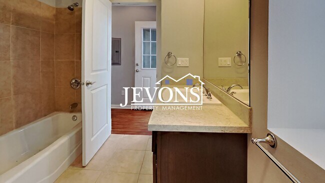 Building Photo - Discover this charming ADU near Golden Gardens Park and entertainment!